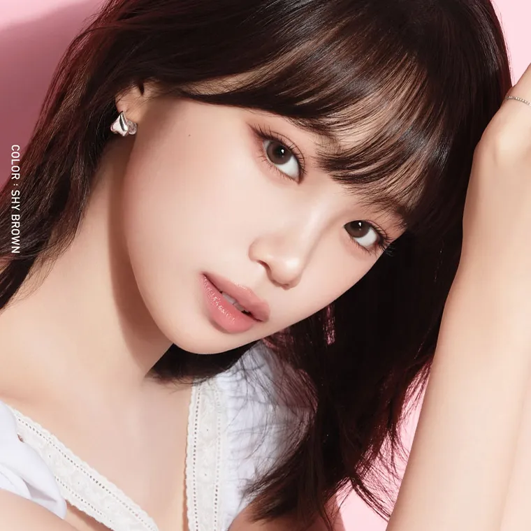 KIM CHAEWON (キム・チェウォン)イメージモデルカラコン ReVIA 1month -レヴィア ワンマンス｜